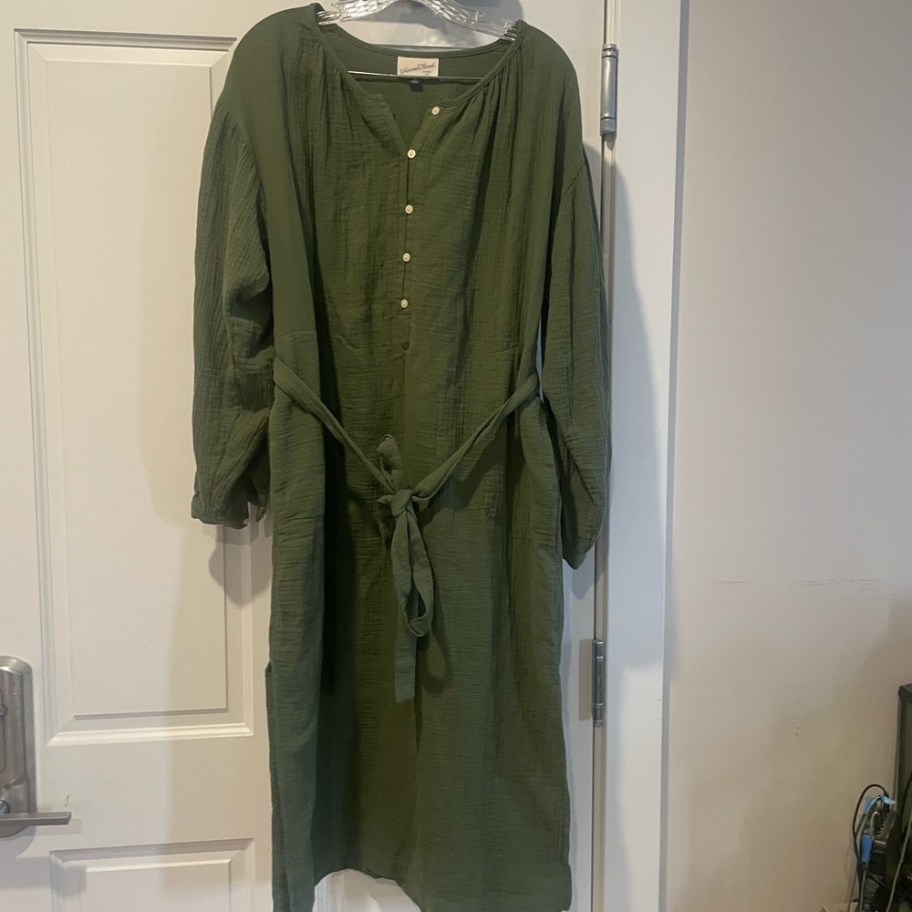 Universal Thread Green Long Sleeve Dress size medium 100% cotton